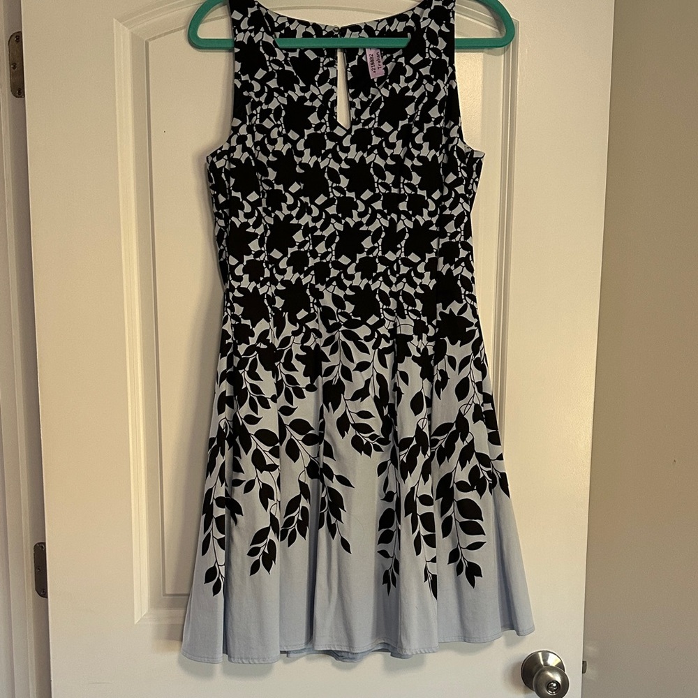 Maggy London Black and White Leaf Pattern Mini Dress